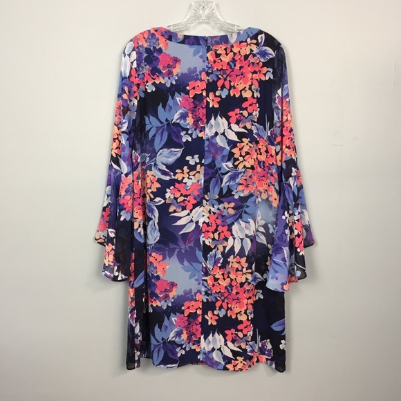 Roz & Ali Floral Trumpet Sleeve Shift Dress - Picture 12 of 16